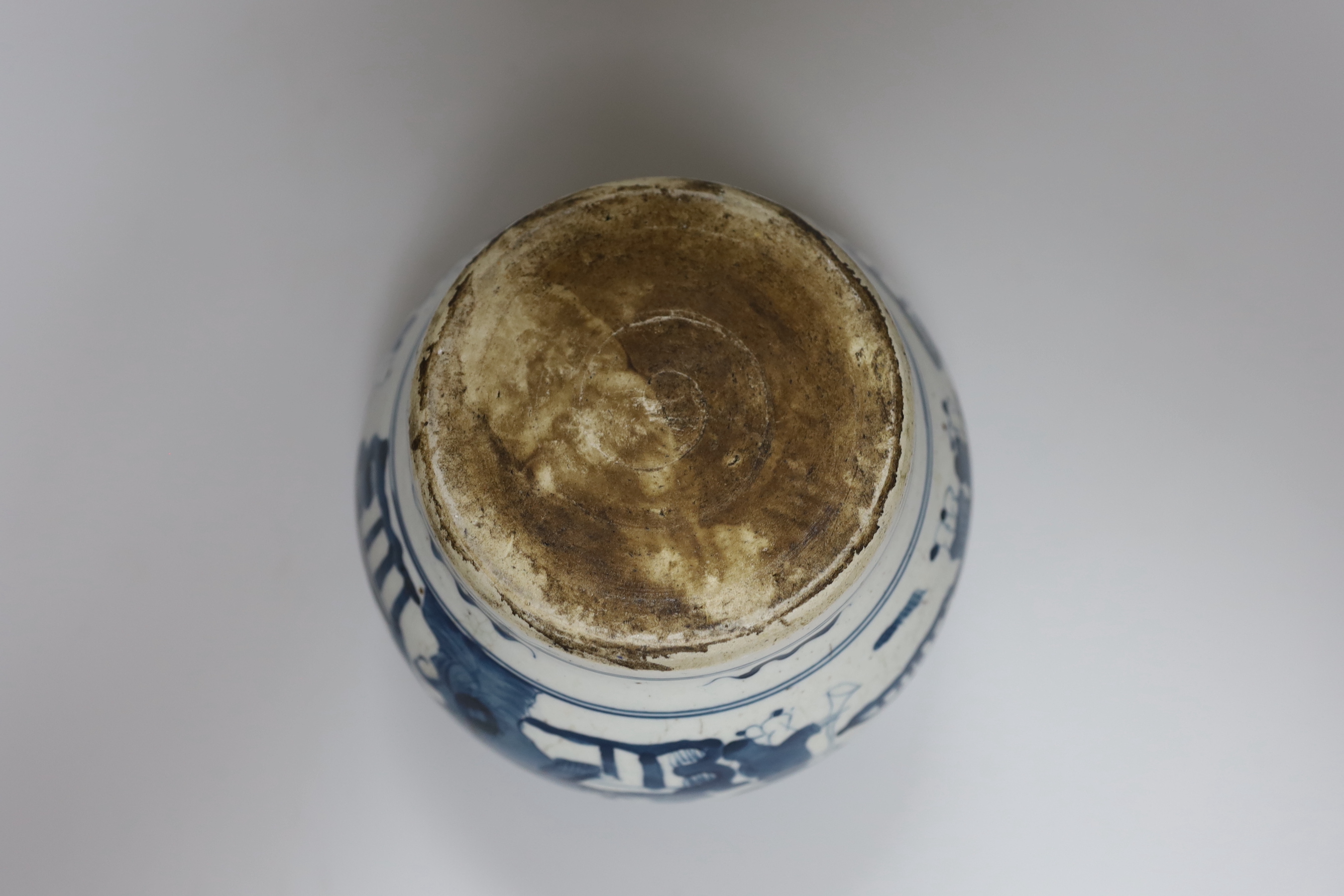 A Chinese blue and white Ming style vase, 13cm